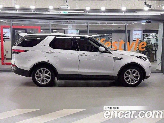 Land Rover Discovery 2018 — photo 3