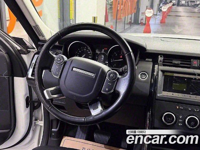 Land Rover Discovery 2018 — photo 9