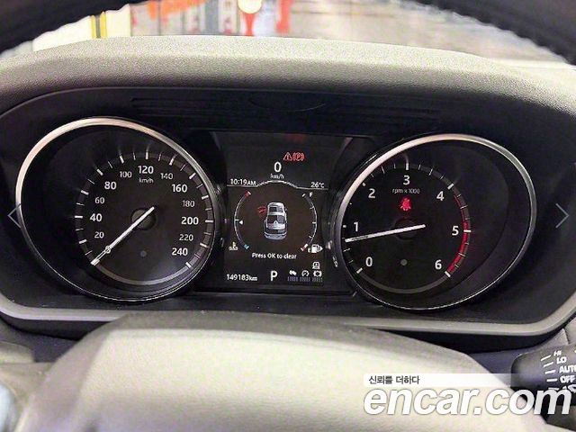 Land Rover Discovery 2018 — photo 10