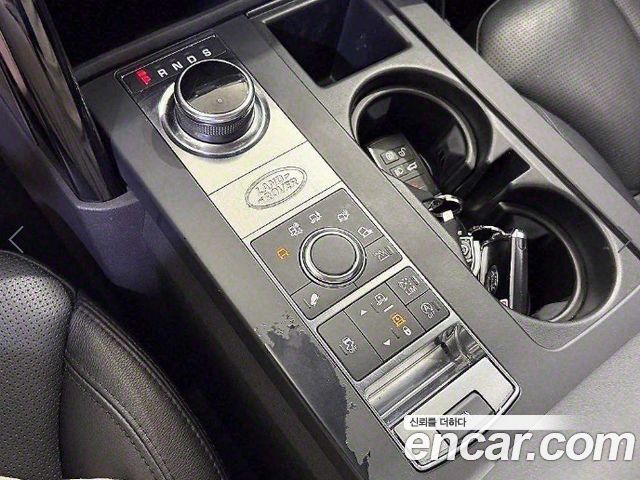 Land Rover Discovery 2018 — photo 12