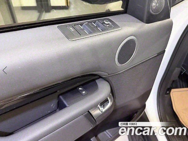 Land Rover Discovery 2018 — photo 13