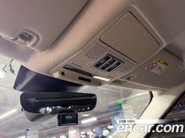 Land Rover Discovery 2018 — photo 16