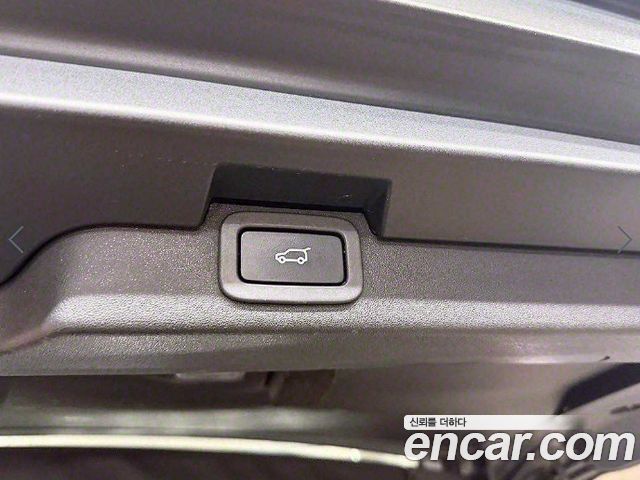 Land Rover Discovery 2018 — photo 17