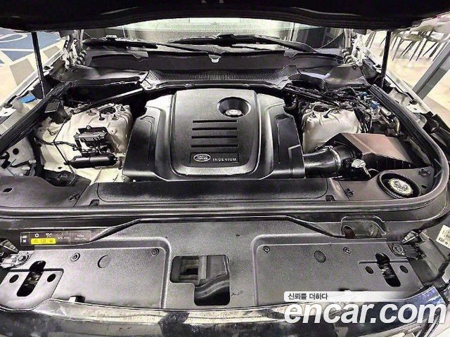 Land Rover Discovery 2018 — photo 19