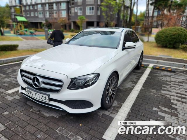 Mercedes-Benz E-Class 2017 — photo 9