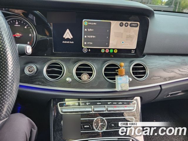 Mercedes-Benz E-Class 2017 — photo 11
