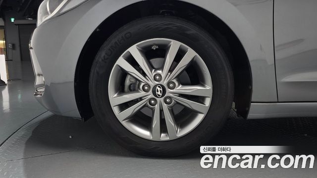 Hyundai AVANTE 2017 — photo 5