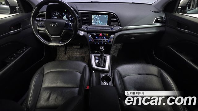 Hyundai AVANTE 2017 — photo 10