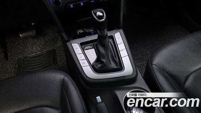 Hyundai AVANTE 2017 — photo 12