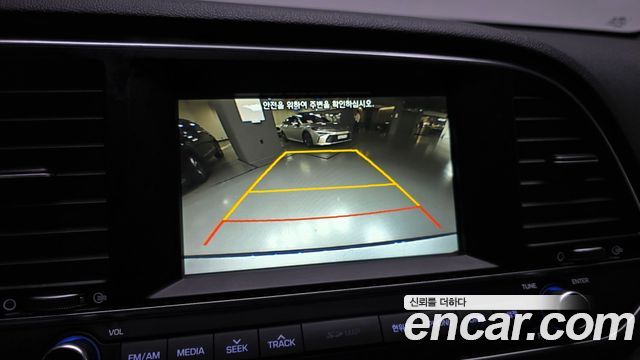 Hyundai AVANTE 2017 — photo 21