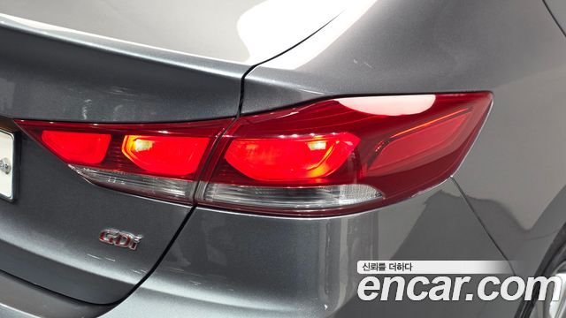 Hyundai AVANTE 2017 — photo 9