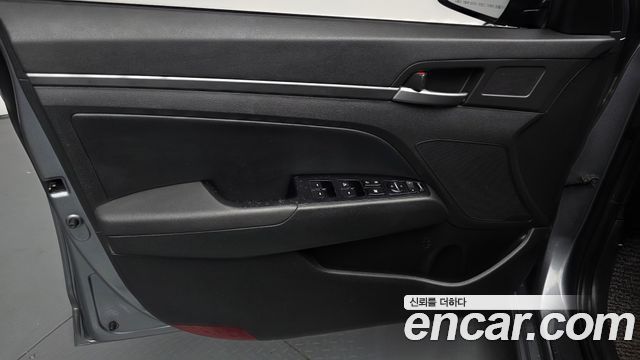 Hyundai AVANTE 2017 — photo 14