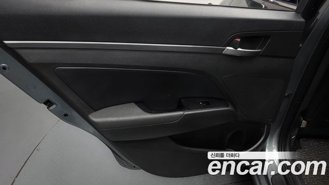 Hyundai AVANTE 2017 — photo 15