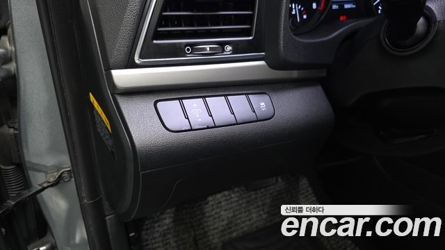 Hyundai AVANTE 2017 — photo 27