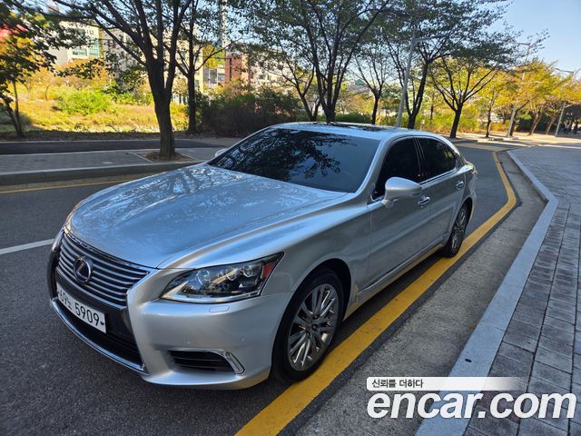 Lexus LS 2014 — photo 1