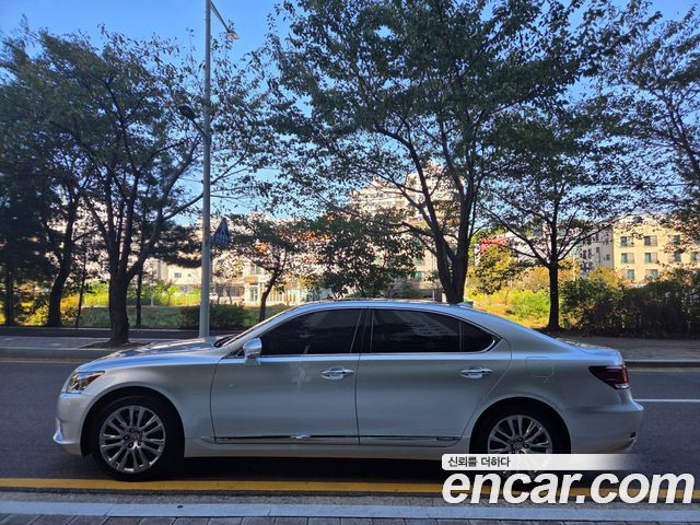 Lexus LS 2014 — photo 15