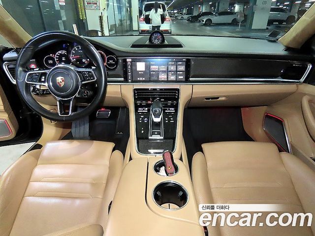Porsche Panamera 2018 — photo 10