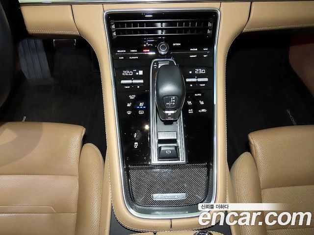 Porsche Panamera 2018 — photo 12