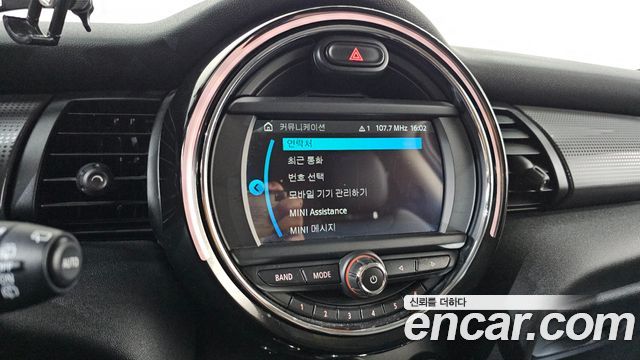 Mini Cooper 2020 — photo 23