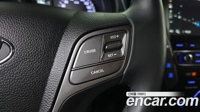 Hyundai Santafe 2017 — photo 32