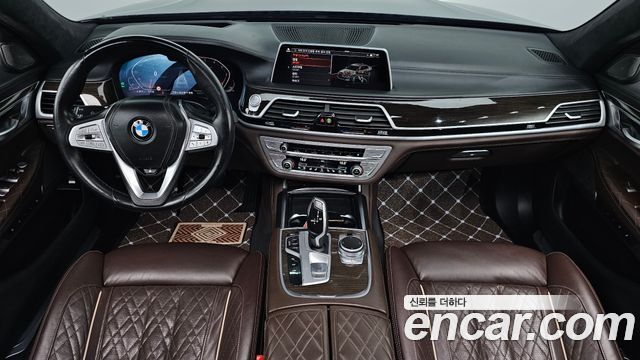 BMW 7-Series 2021 — photo 10