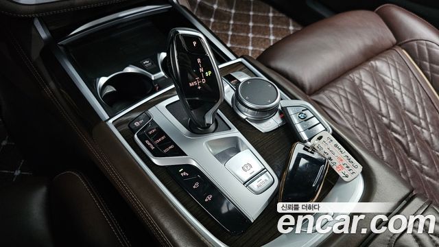 BMW 7-Series 2021 — photo 12