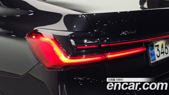 BMW 7-Series 2021 — photo 9