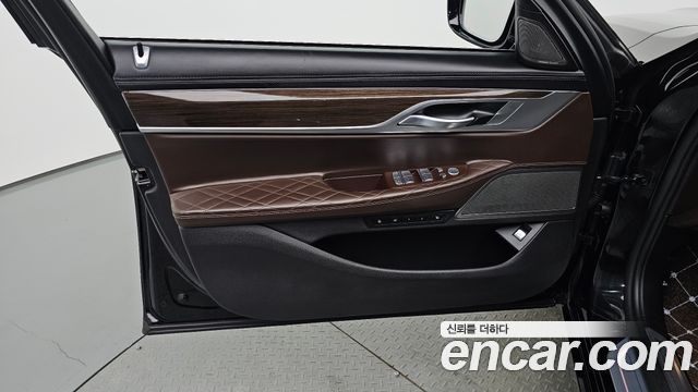 BMW 7-Series 2021 — photo 14