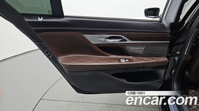 BMW 7-Series 2021 — photo 15