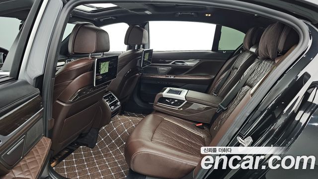 BMW 7-Series 2021 — photo 16