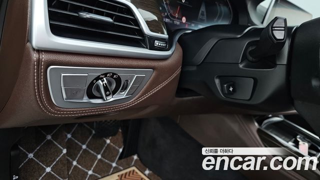 BMW 7-Series 2021 — photo 27