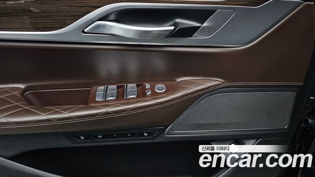 BMW 7-Series 2021 — photo 28