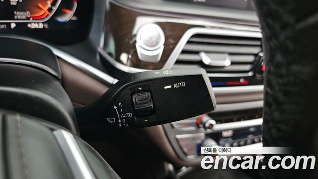 BMW 7-Series 2021 — photo 29