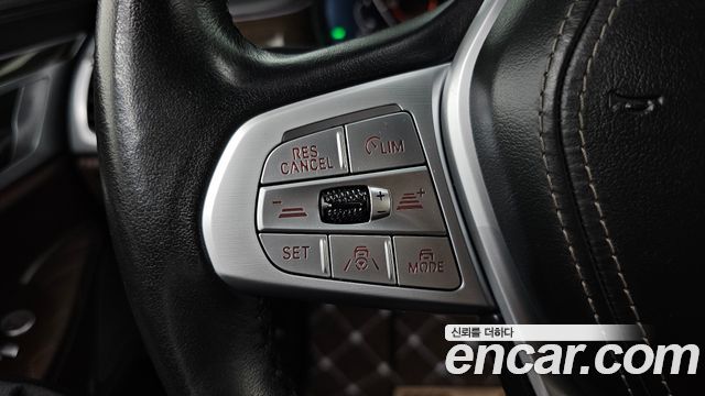 BMW 7-Series 2021 — photo 30