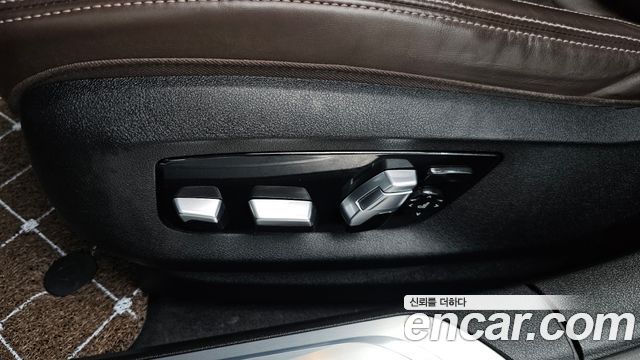 BMW 7-Series 2021 — photo 32