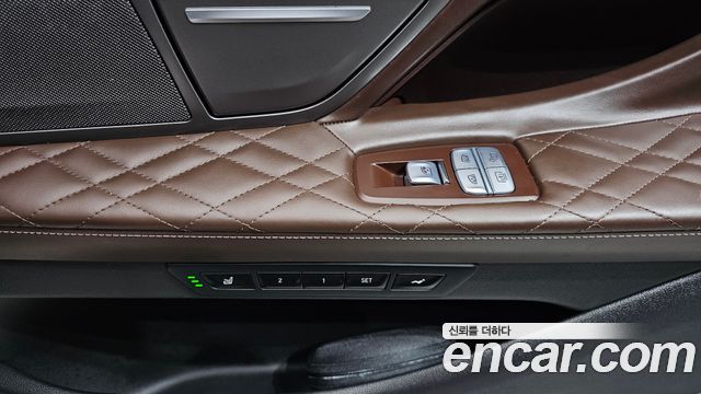BMW 7-Series 2021 — photo 33