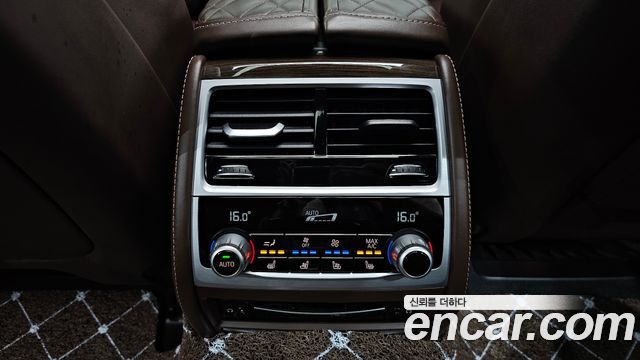 BMW 7-Series 2021 — photo 34