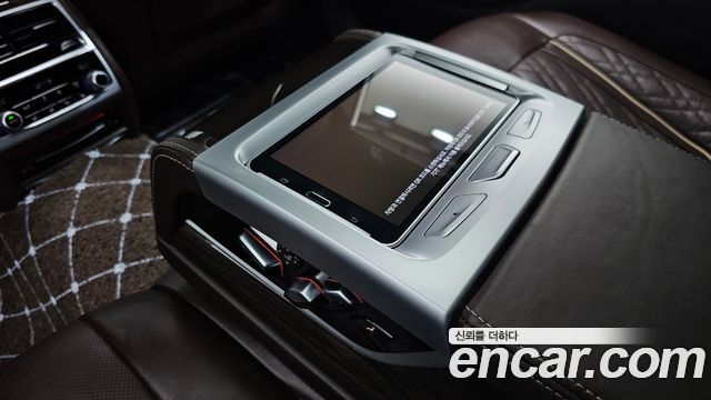 BMW 7-Series 2021 — photo 36