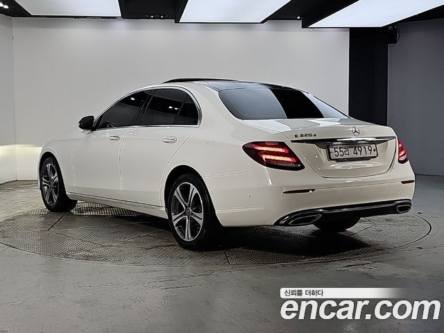 Mercedes-Benz E-Class 2019 — photo 3