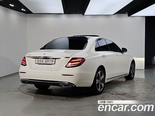 Mercedes-Benz E-Class 2019 — photo 4