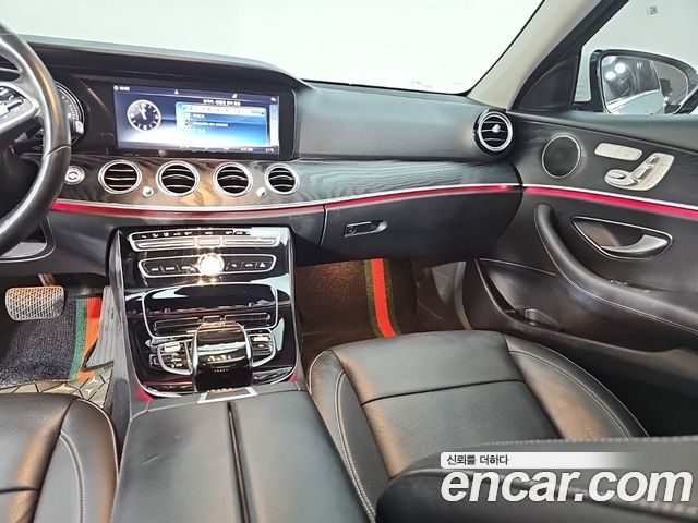 Mercedes-Benz E-Class 2019 — photo 10