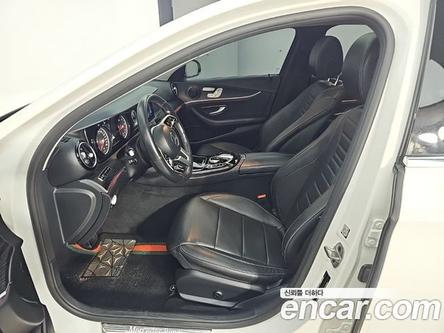 Mercedes-Benz E-Class 2019 — photo 11