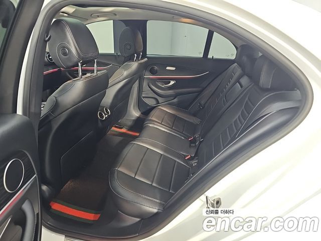 Mercedes-Benz E-Class 2019 — photo 12
