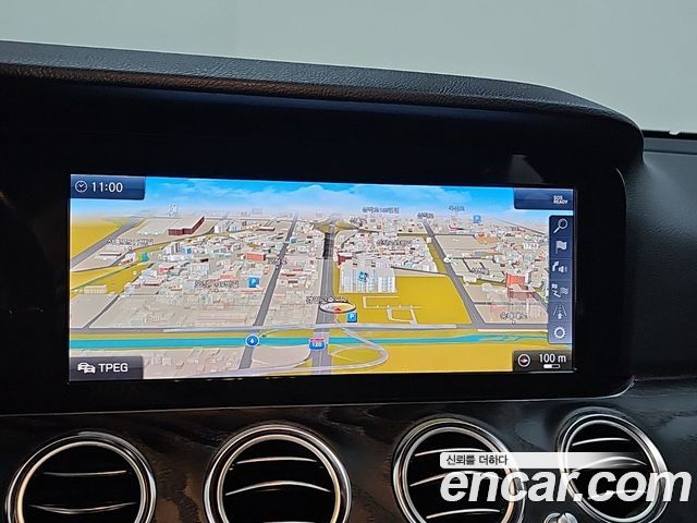 Mercedes-Benz E-Class 2019 — photo 14