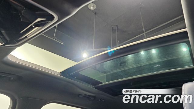 Land Rover Range Rover Velar 2018 — photo 18