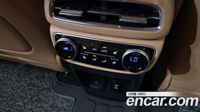 Genesis GV80 2023 — photo 32