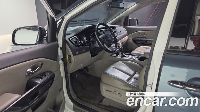 Kia Canival 2016 — photo 10