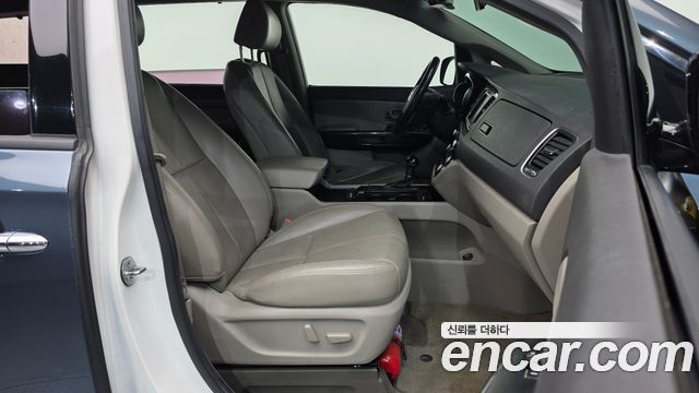 Kia Canival 2016 — photo 11