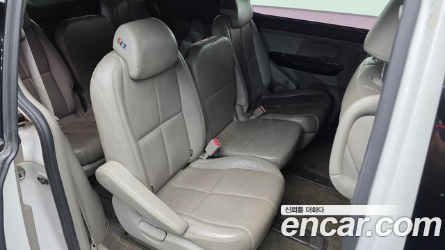 Kia Canival 2016 — photo 12