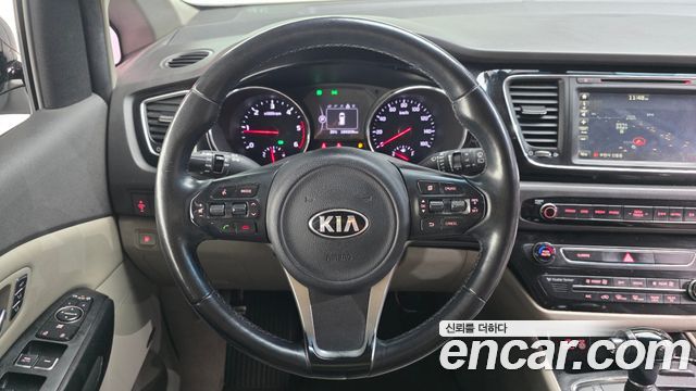 Kia Canival 2016 — photo 13